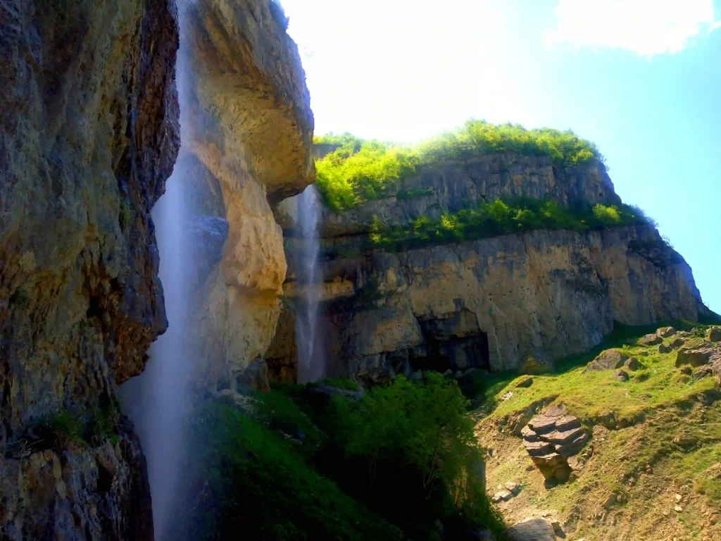 .شلالات لازا (Laza Waterfalls)