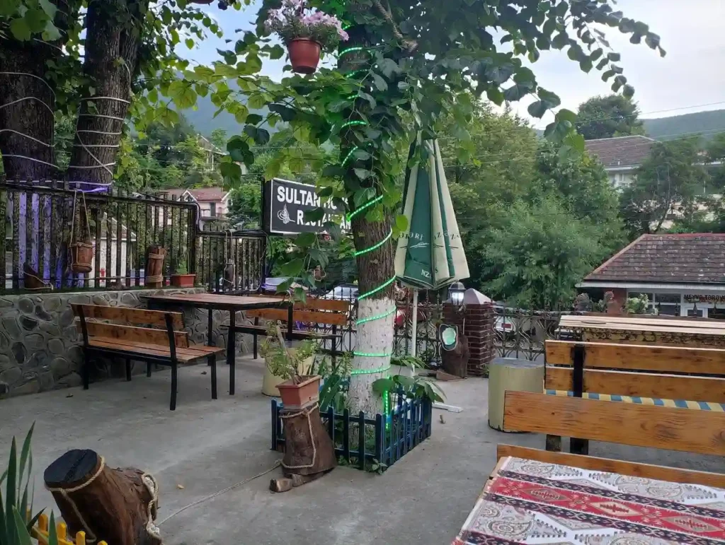 مطعم سلطان هاوس رستورانت (Sultan House Restaurant):