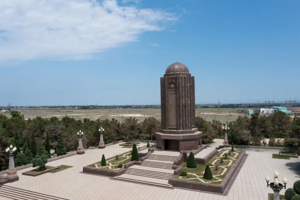 ضريح نظامي الكنجوي (Nizami Ganjavi Mausoleum)