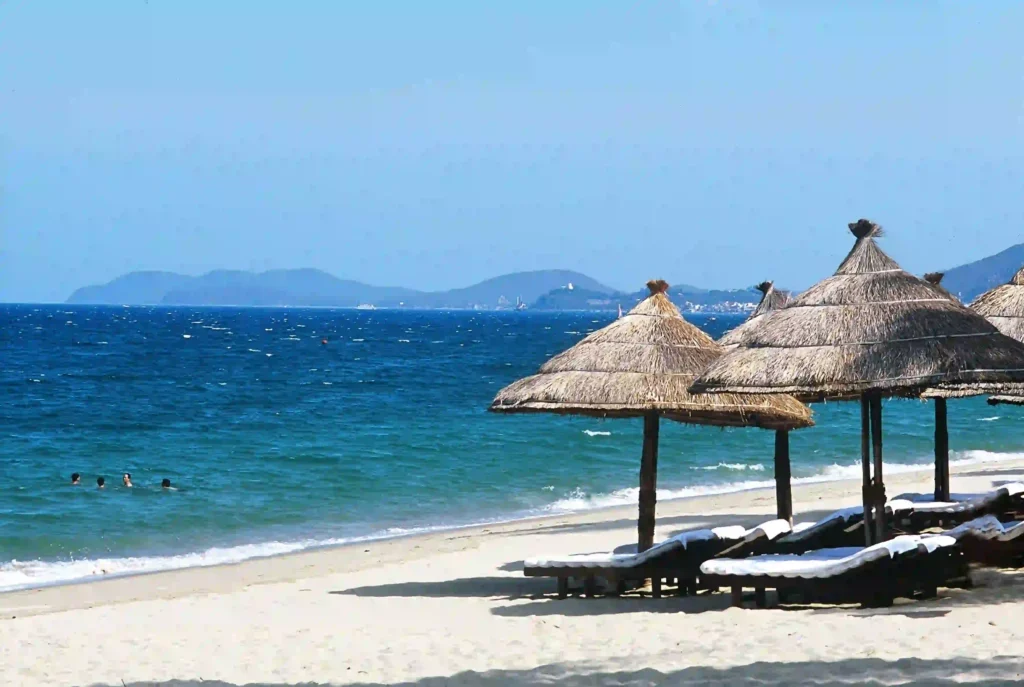 Tran Phu Beach (شاطئ تران-فو كورنيش نها ترانج)