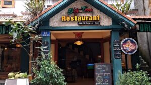 مطعم الشجرة العملاقة