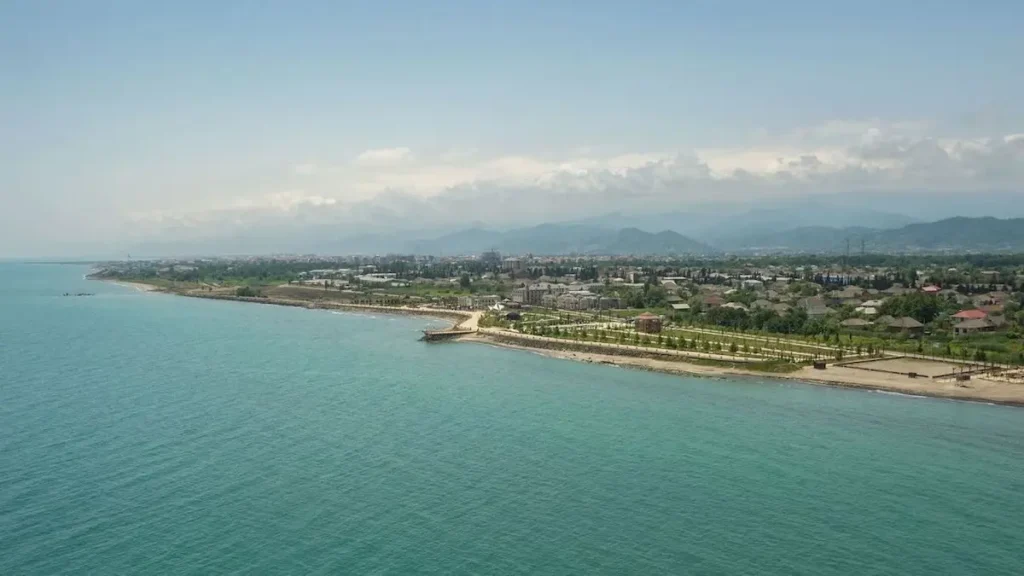 شاطئ لنكران ذو الرمال السوداء