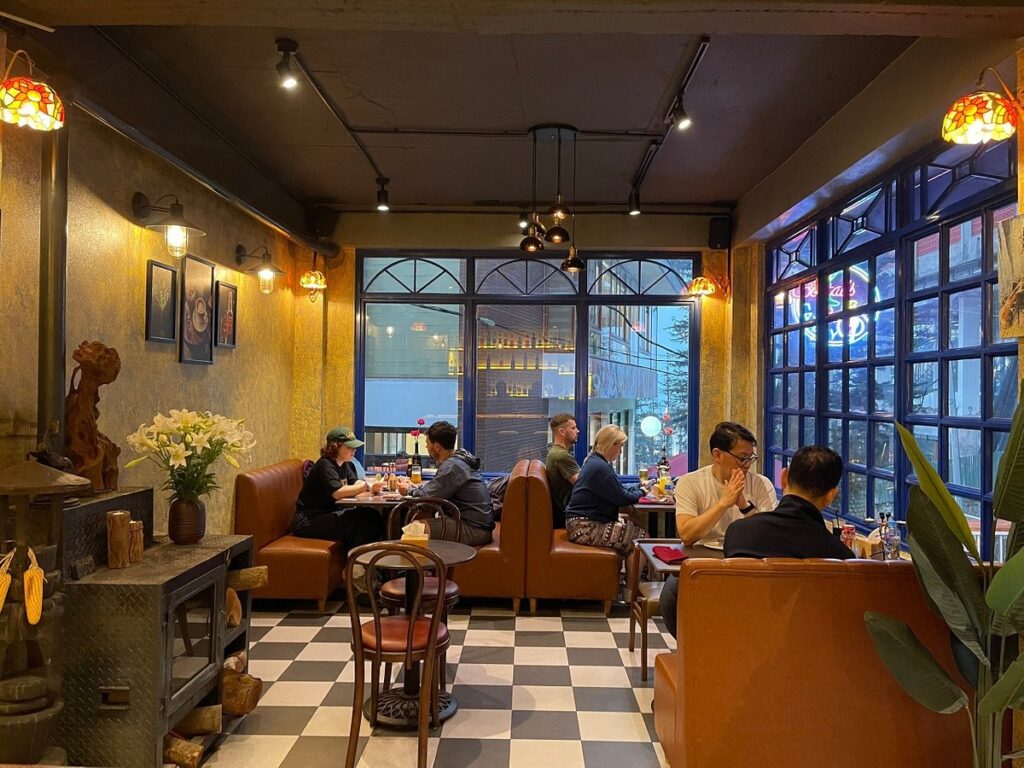 مطعم وبار سباريس