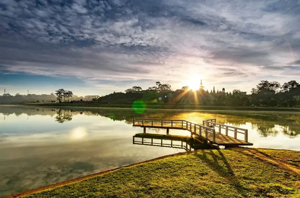 بحيرة شوان هونغ – Xuan Huong Lake