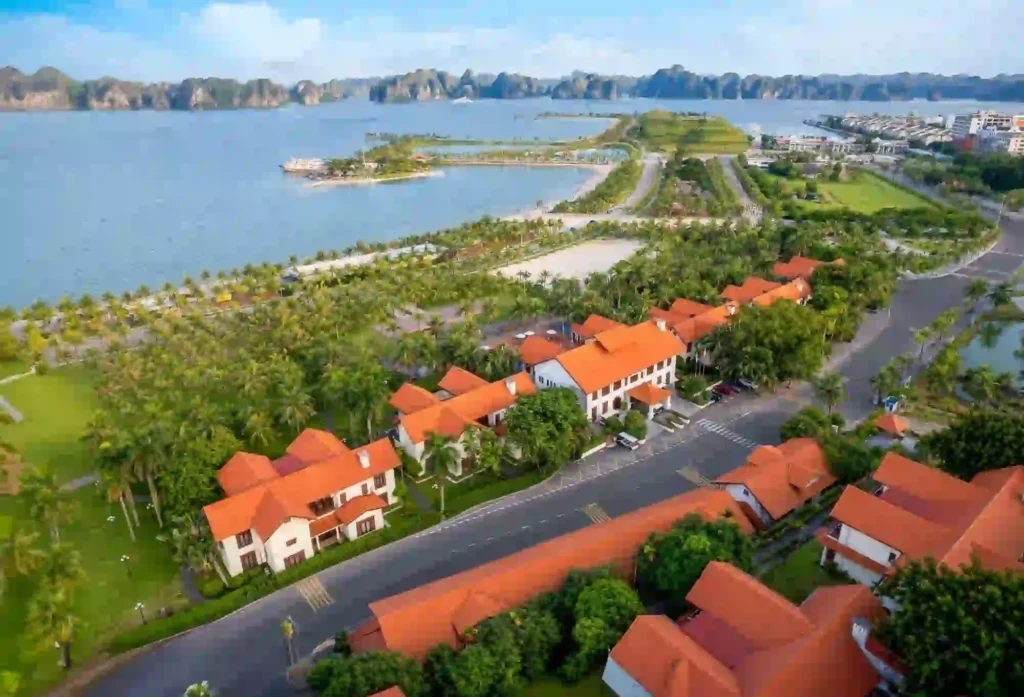 جزيرة توان تشاو (Tuan Chau Island) جزيرة توان تشاو (Tuan Chau Island)