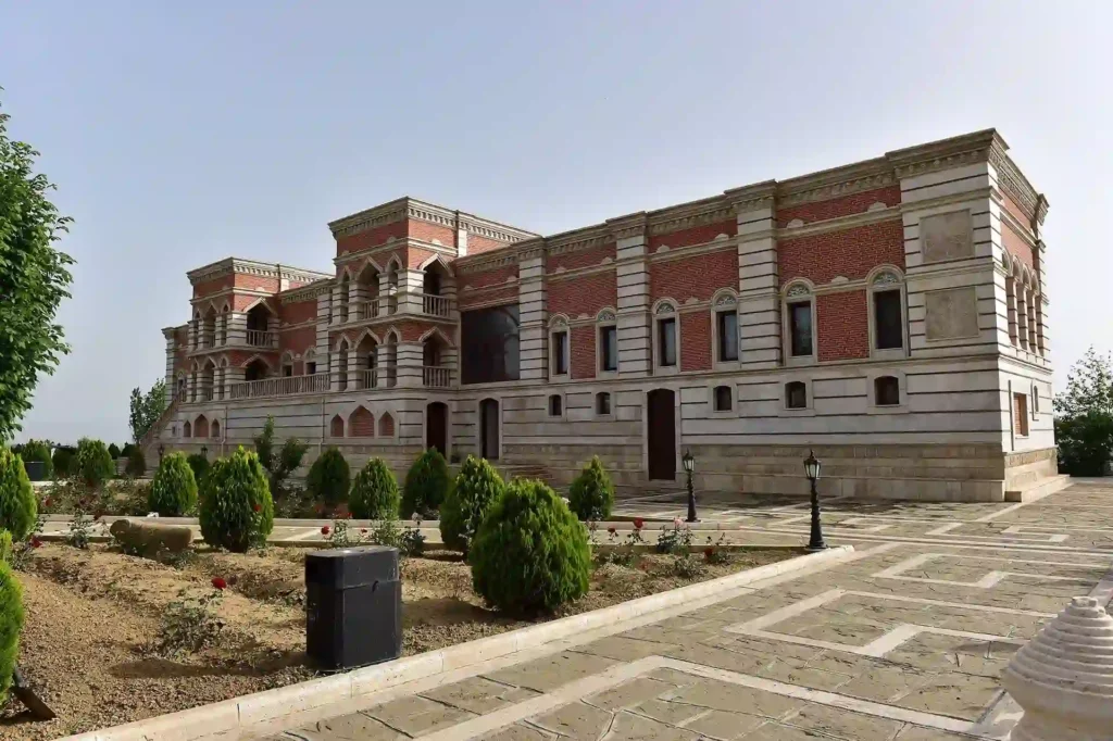 قصر الخان (Khan's Palace)