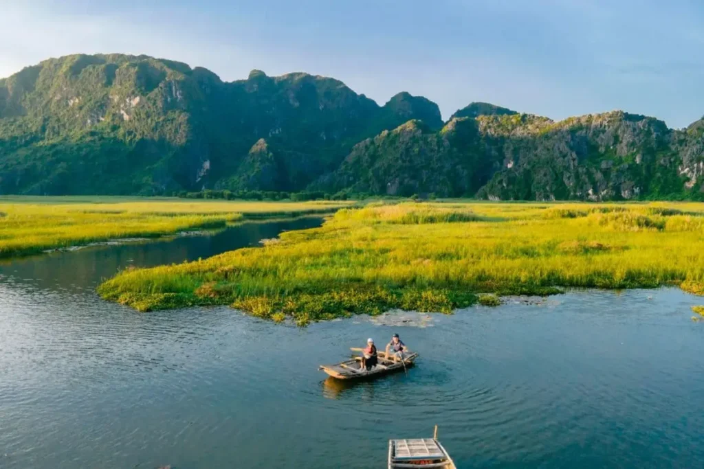 محمية فان لونج Van Long Nature Reserve