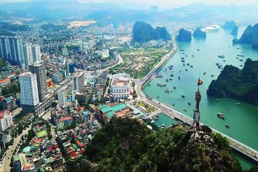مدينة هالونج (Ha Long City) مدينة هالونج (Ha Long City)