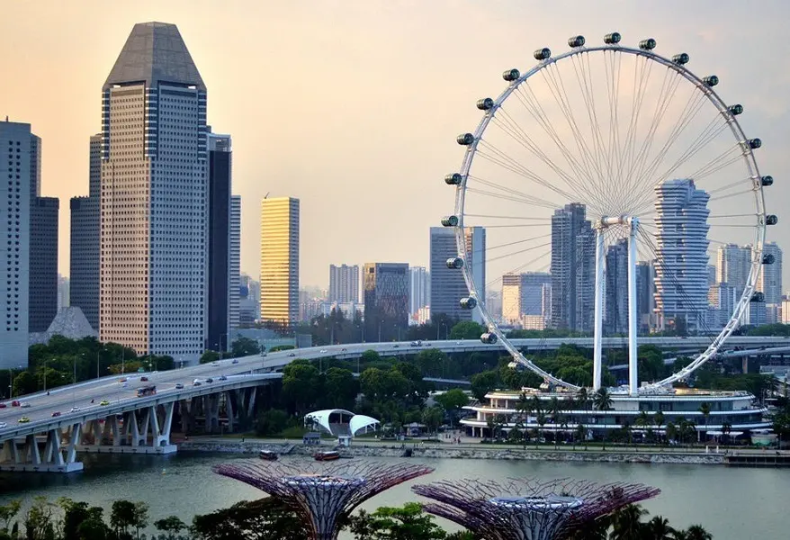 عجلة سنغافورة الدوارة (Singapore Flyer) عجلة سنغافورة الدوارة (Singapore Flyer)