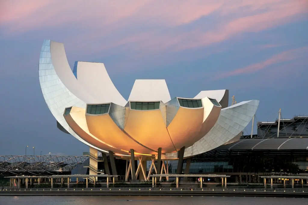 متحف آرت ساينس (ArtScience Museum) متحف آرت ساينس (ArtScience Museum)