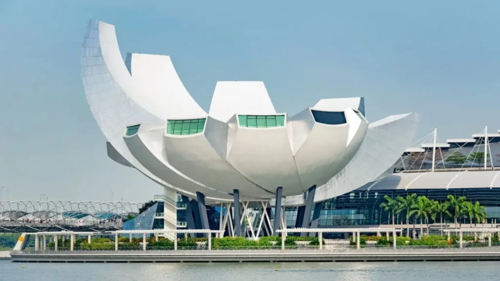 متحف العلوم والفنون (ArtScience Museum) متحف العلوم والفنون (ArtScience Museum)