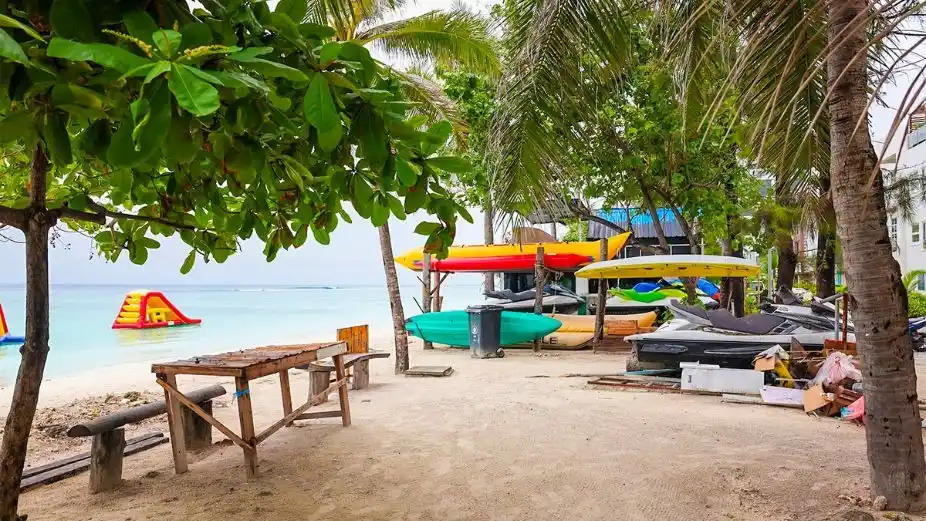 مراكز الأنشطة المائية (Water Sports Centers)