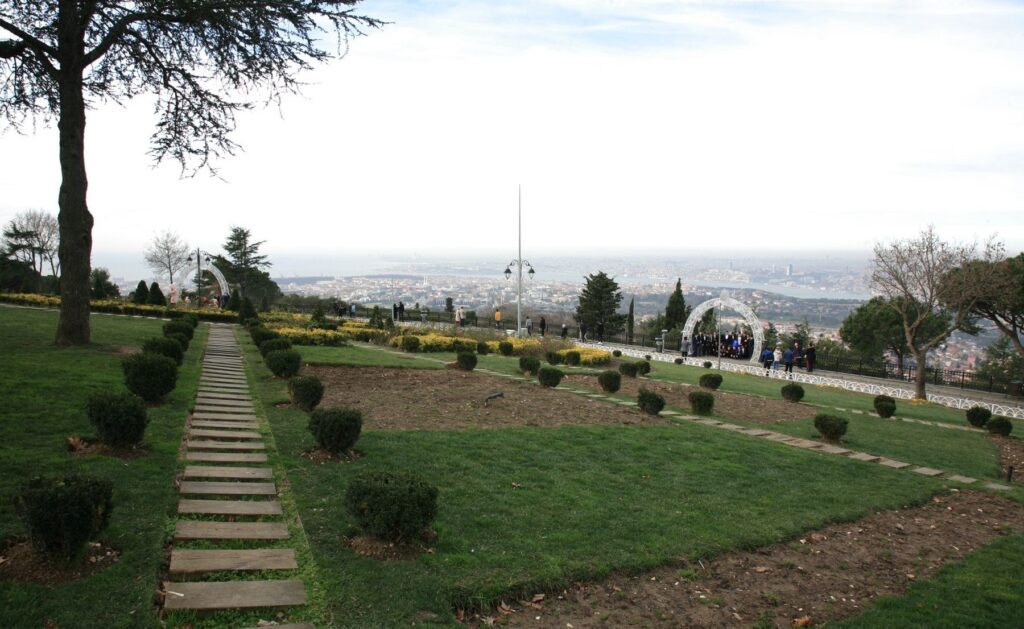 تلة العرائس (Çamlıca)