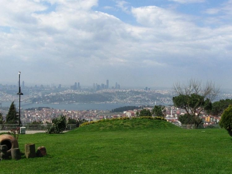 تلّة تشامليجا Çamlıca Hill