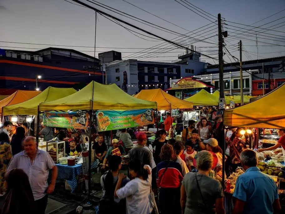 سوق كرابي الليلي (Krabi Night Market) سوق كرابي الليلي (Krabi Night Market)