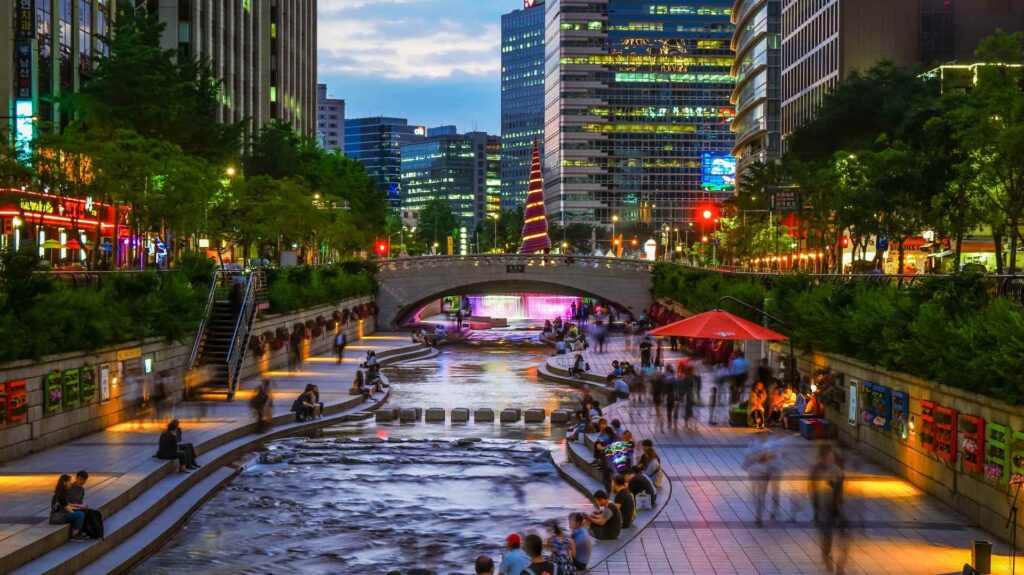 Cheonggyecheon (نهر تشونج جاي تشون)