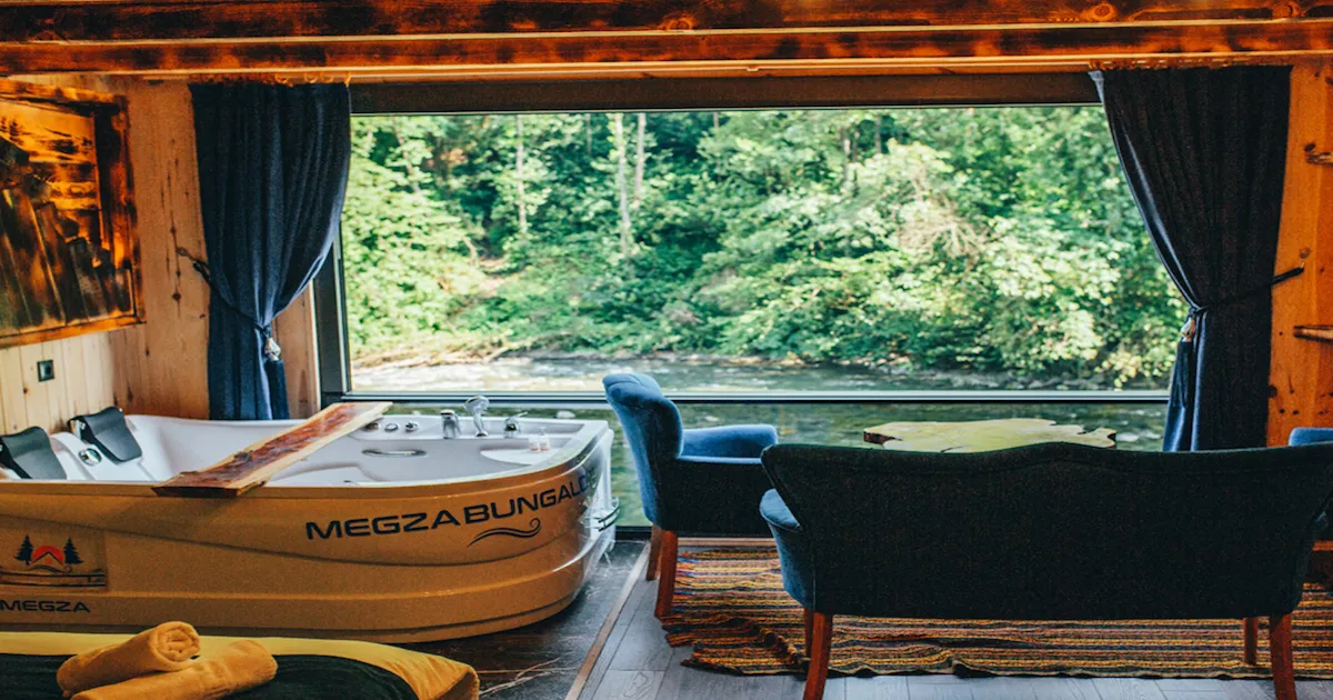 أكواخ ميغزا بونغالوف (Megza Bungalov)