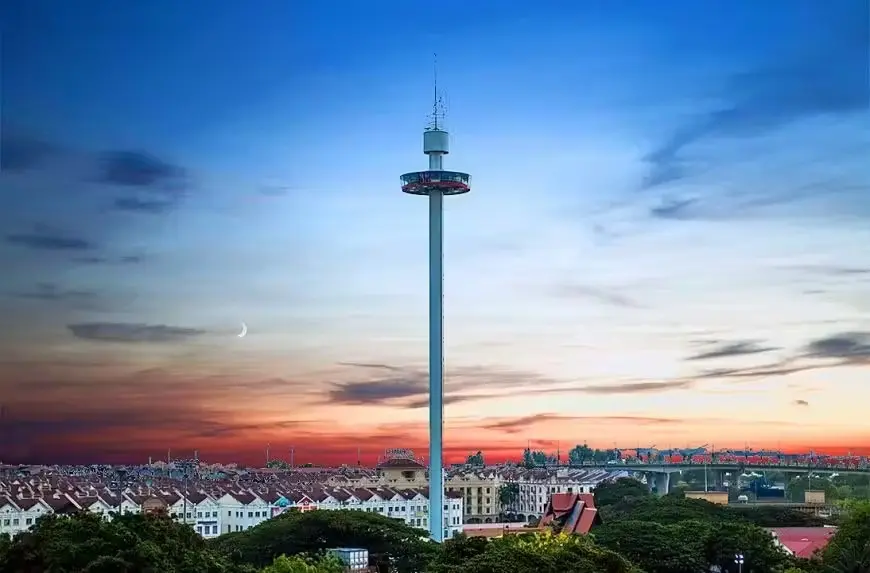 منارة تامنج ساري (Taming Sari Tower)