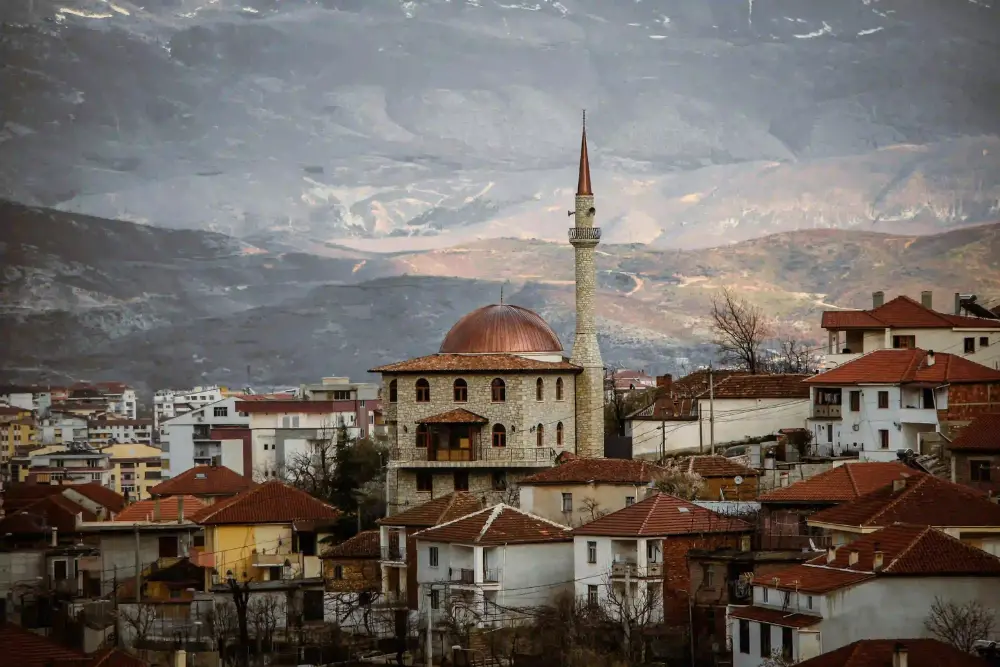 البانيا