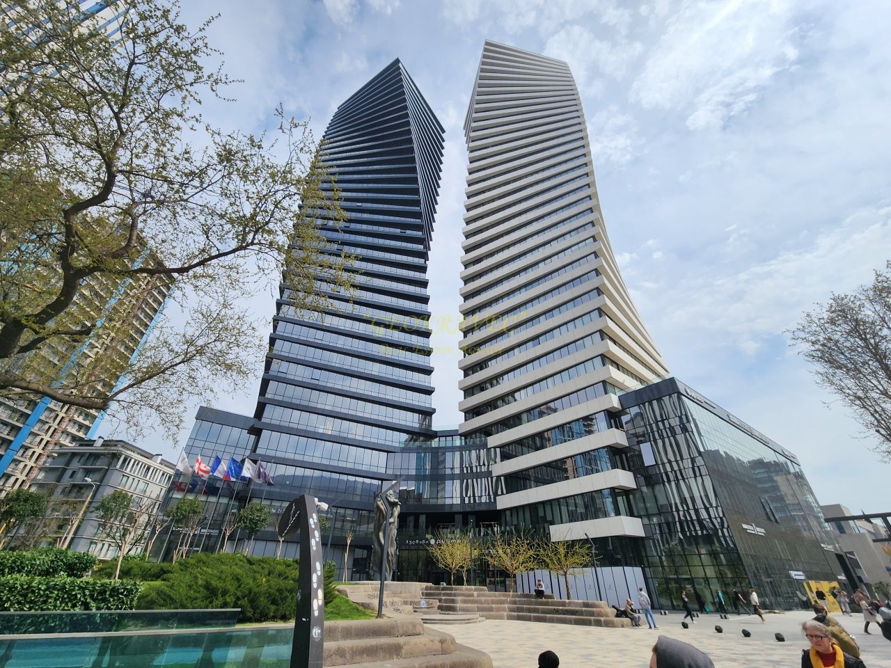 أبراج بولمان تبليسي أكسيس (Pullman Tbilisi Axis Towers)