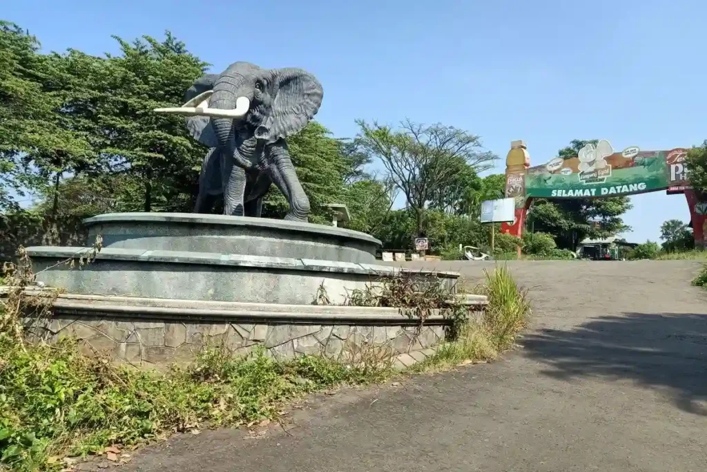 أرض العجائب كامبونق جاجا (Kampung Gajah)
