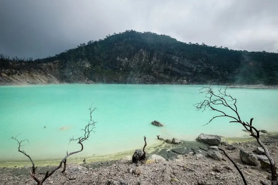 بحيرة كاواه بوتيه - البحيرة البيضاء (Kawah Putih)