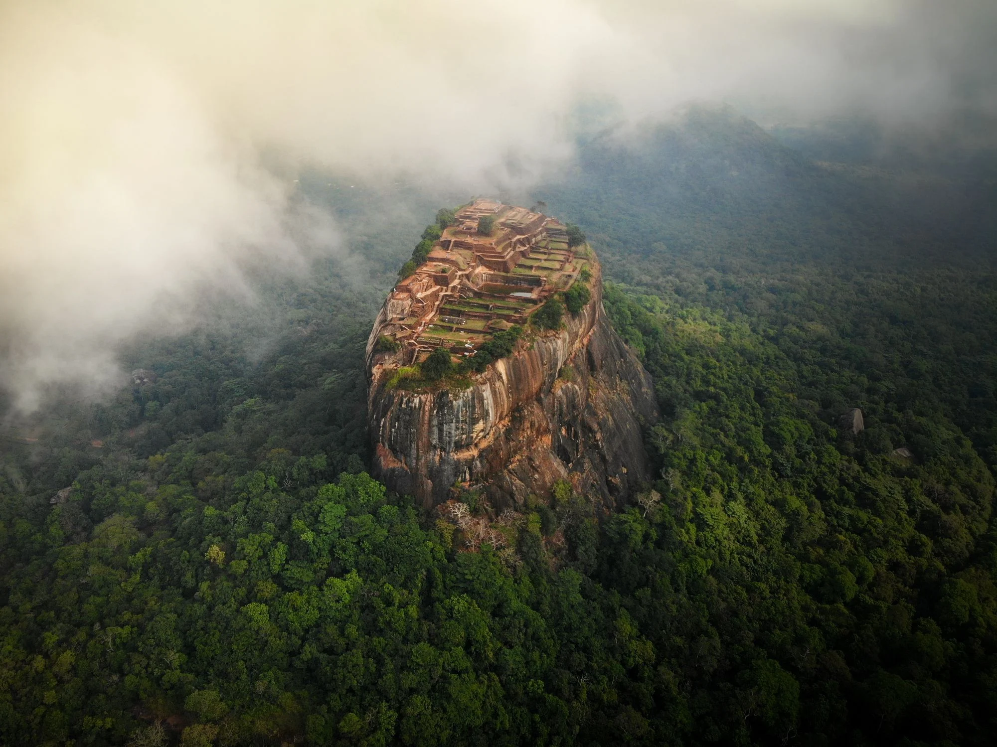 قلعة سيجيريا الصخرية (Sigiriya Rock Fortress)
