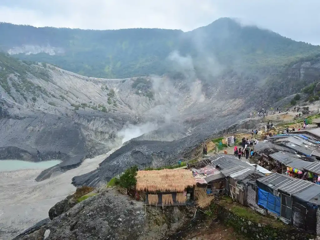 بركان تانكوبان براهو (Tangkuban Perahu)