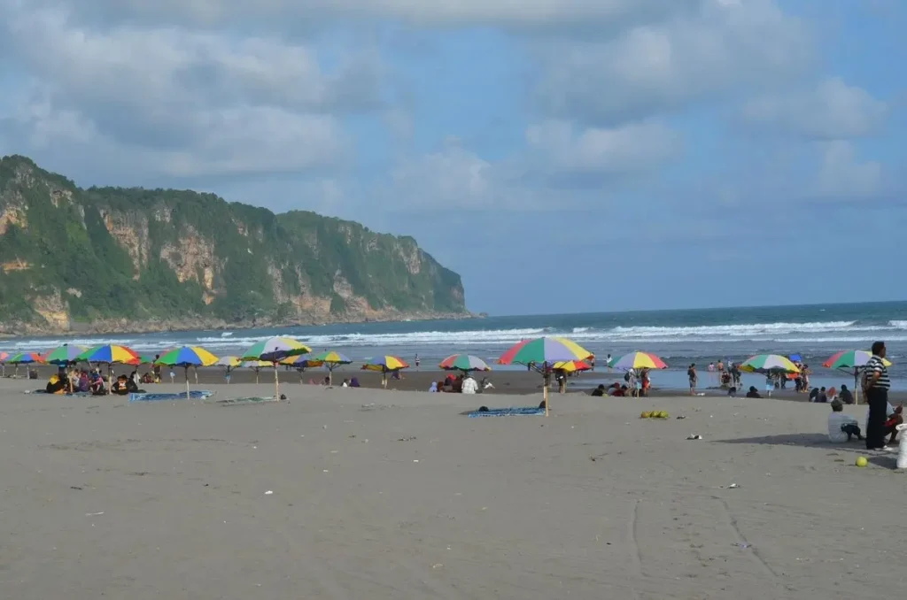 شاطئ بارانجتريتيس (Parangtritis Beach)