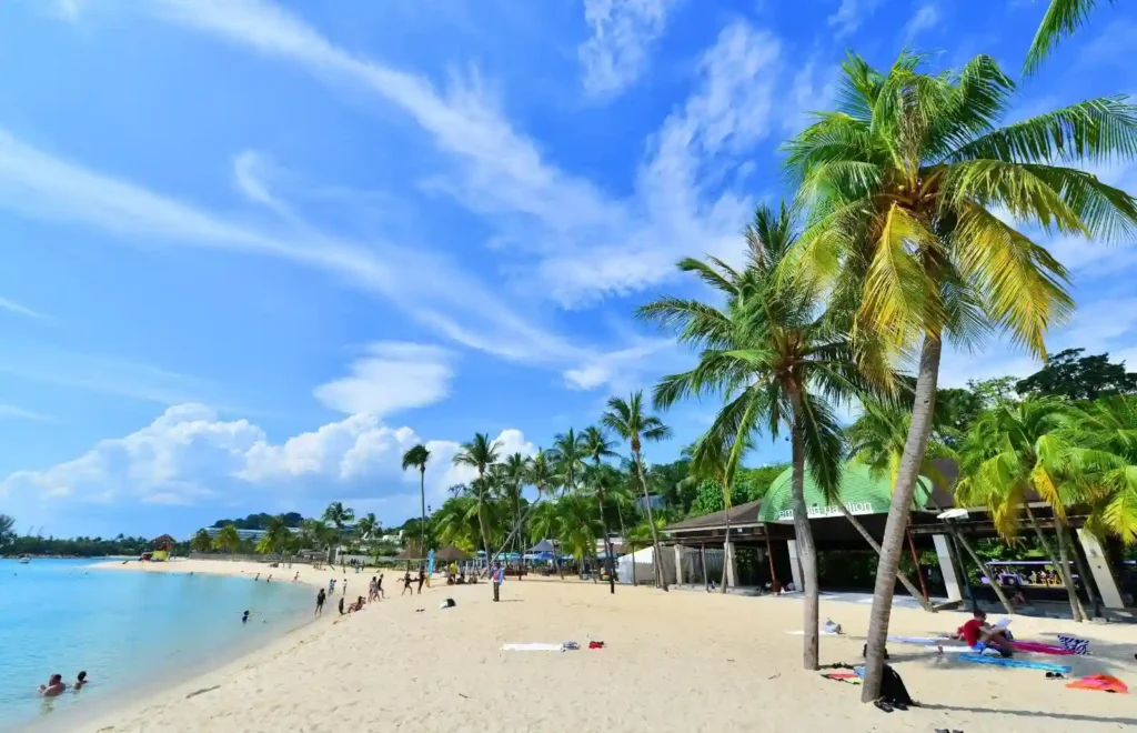 1. شاطئ سيلوسو – Siloso Beach​