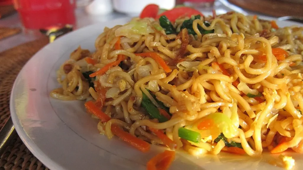 مي جورينج (Mie Goreng) – النودلز المقلية الإندونيسية