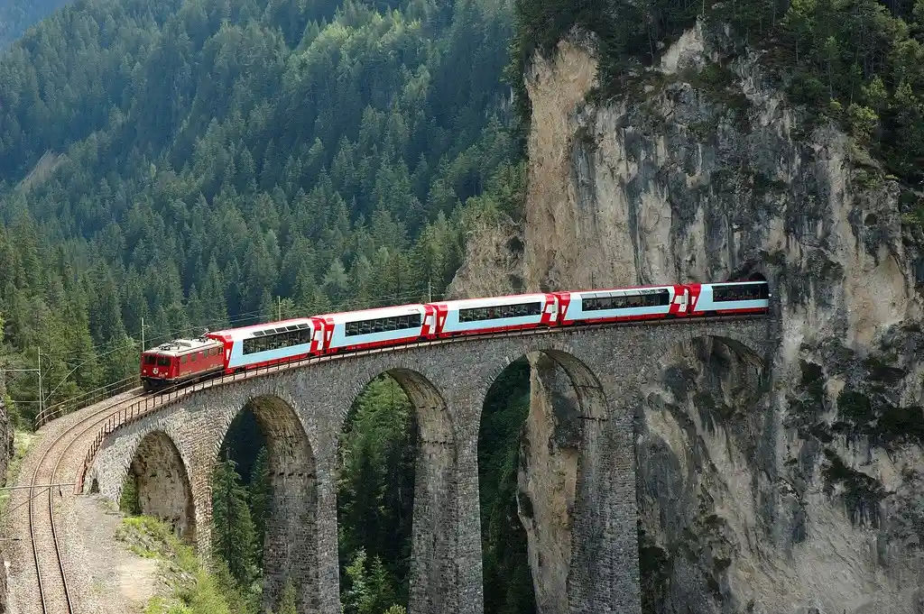 قطار غلاسيير إكسبرس Glacier Express